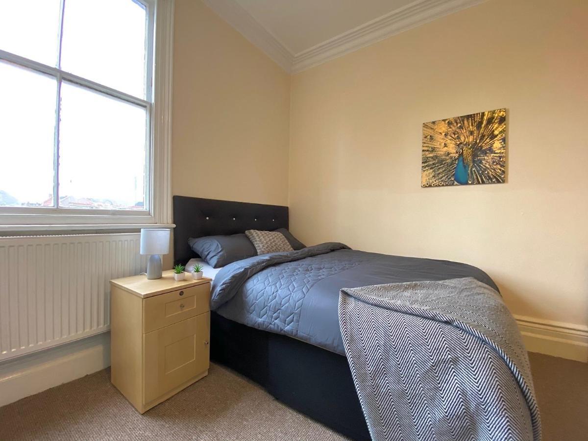Spacious Victorian Studio Flat Apartment ดอนคาสเตอร์ ภายนอก รูปภาพ