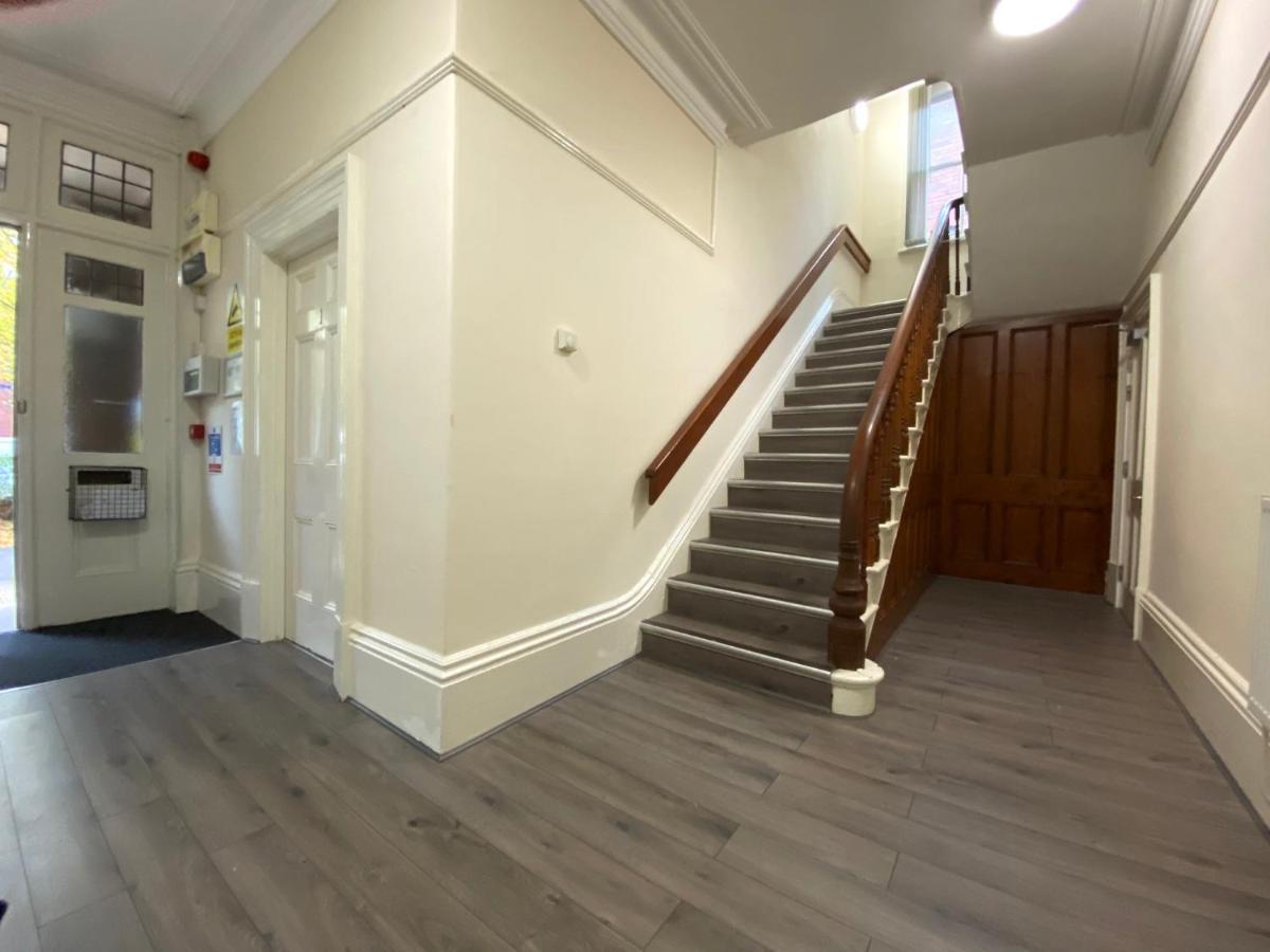 Spacious Victorian Studio Flat Apartment ดอนคาสเตอร์ ภายนอก รูปภาพ
