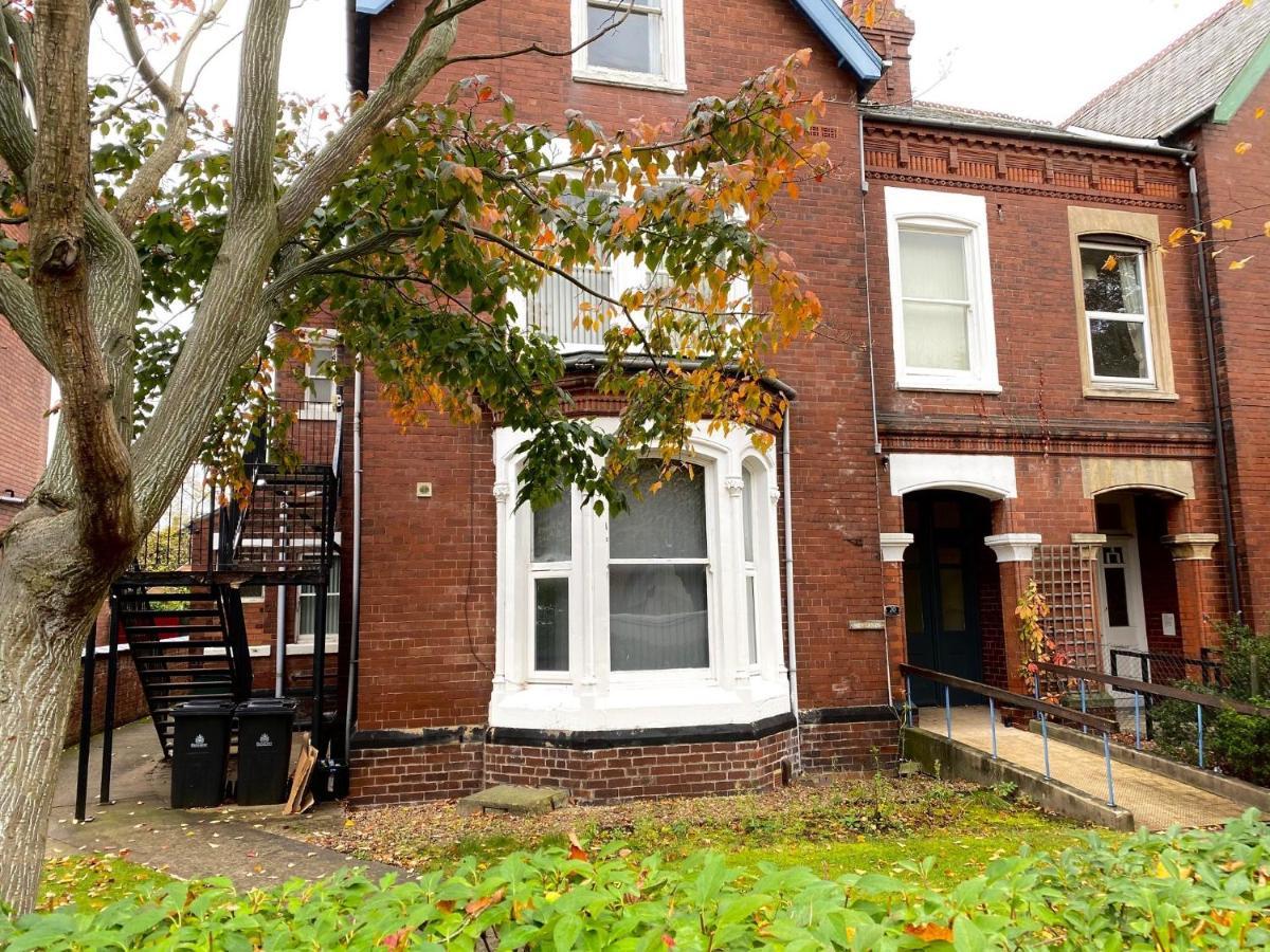 Spacious Victorian Studio Flat Apartment ดอนคาสเตอร์ ภายนอก รูปภาพ