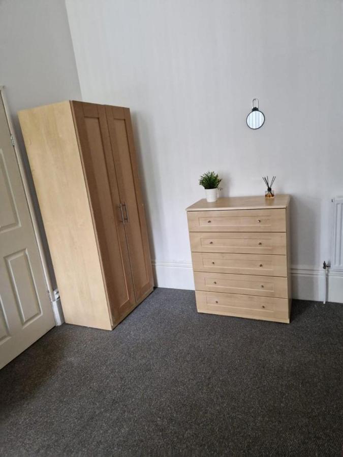 Spacious Victorian Studio Flat Apartment ดอนคาสเตอร์ ภายนอก รูปภาพ