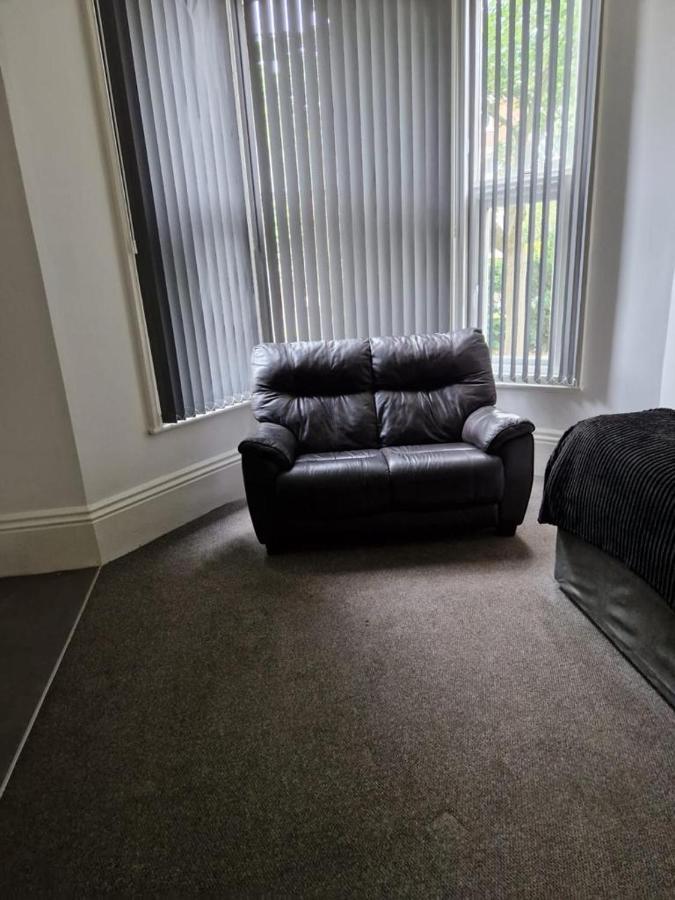 Spacious Victorian Studio Flat Apartment ดอนคาสเตอร์ ภายนอก รูปภาพ